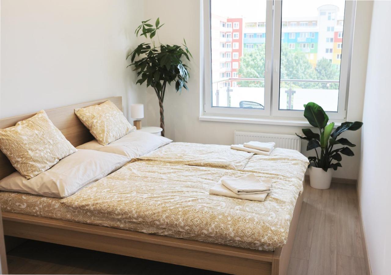 New Cozy 2 Room Pink Apartment Bratislava 058 Eksteriør billede