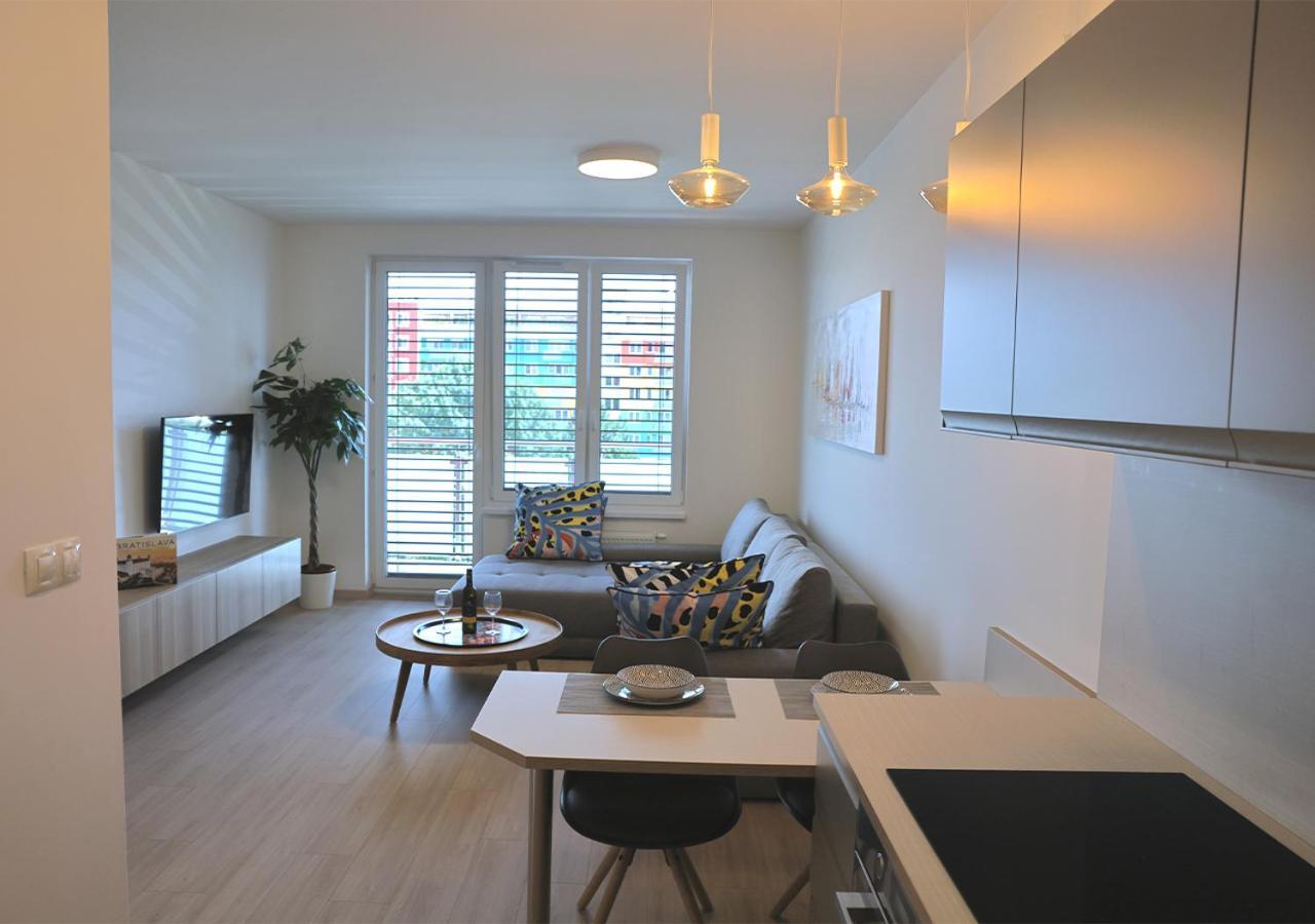 New Cozy 2 Room Pink Apartment Bratislava 058 Eksteriør billede