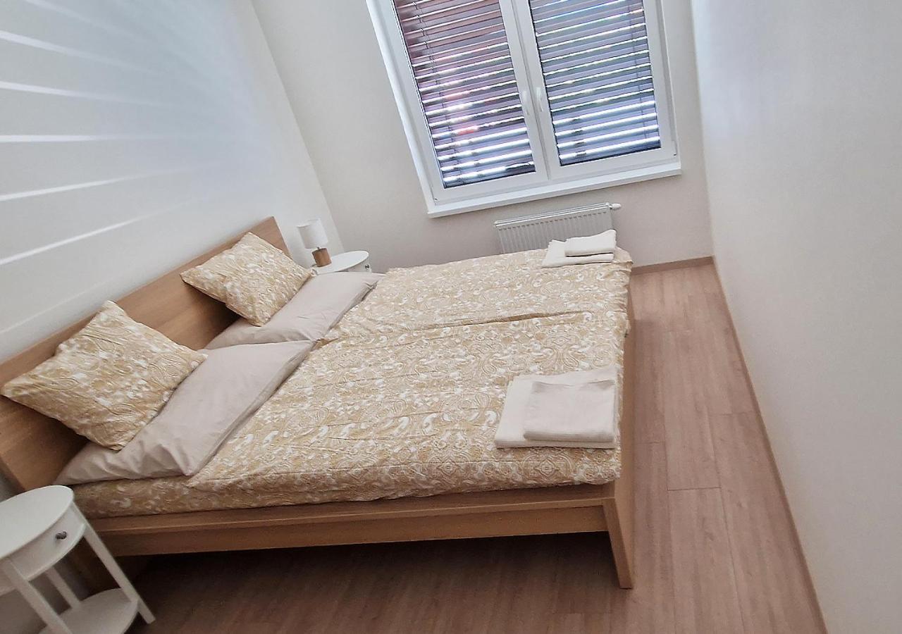 New Cozy 2 Room Pink Apartment Bratislava 058 Eksteriør billede
