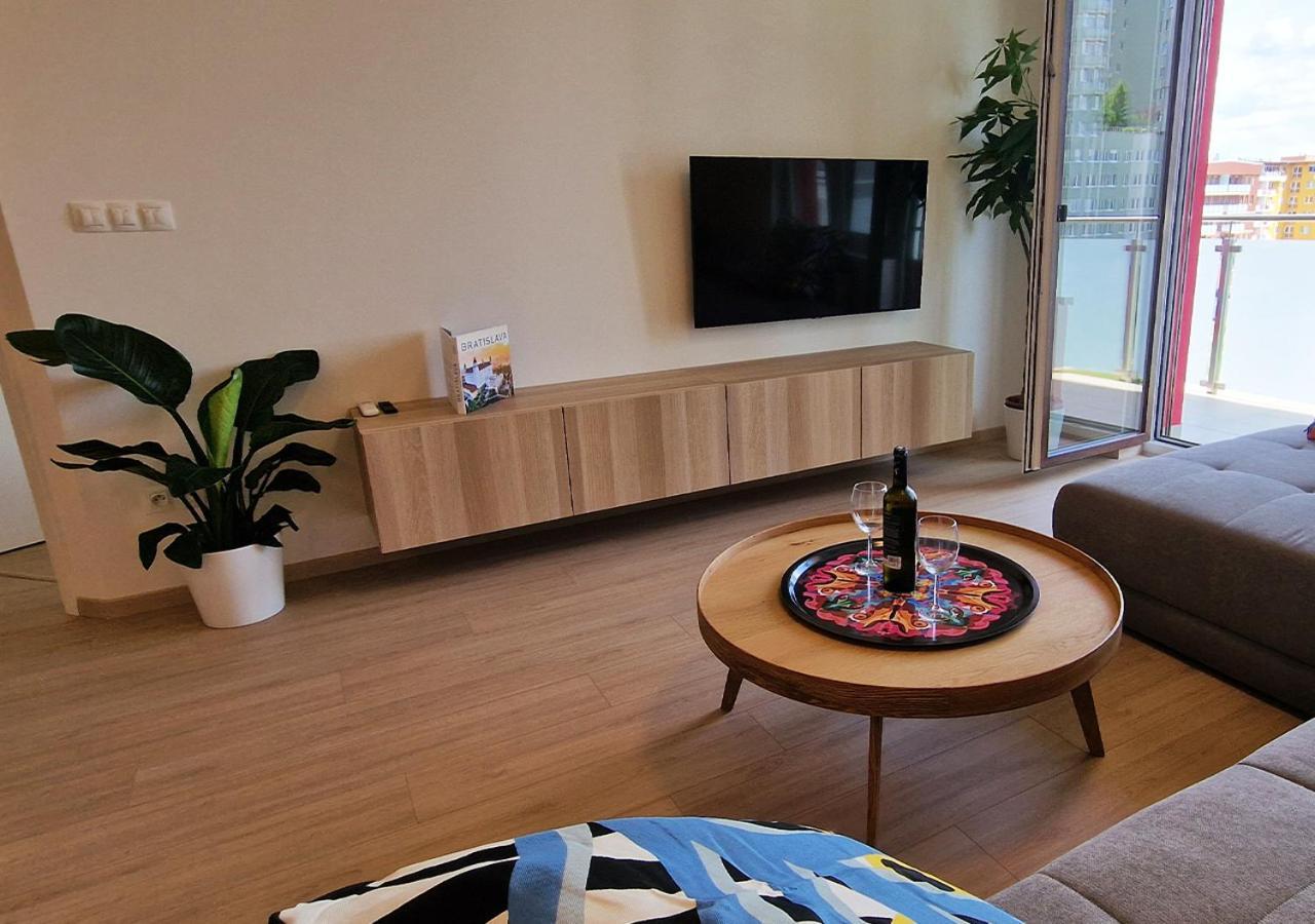 New Cozy 2 Room Pink Apartment Bratislava 058 Eksteriør billede